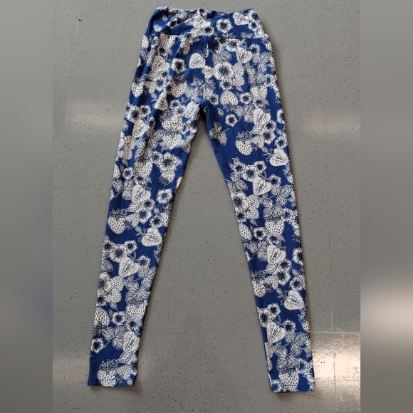 •LuLaRoe Strawberry Leaf Fruity Floral Women's Yoga Pants Leggings blue & White - Picture 3 of 11